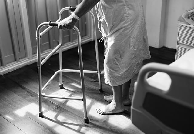 cuidados post hospitalarios tras la ayuda hospitalaria acompañamiento en hospitales con cuidadores hospitalarios